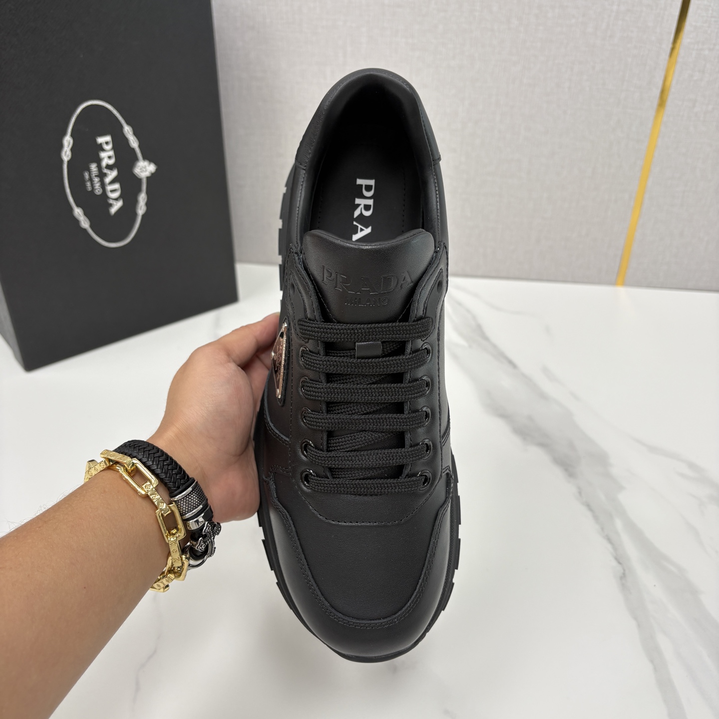 💋💍P 家新品 Prad* 普拉-达 新款男士小牛皮运动鞋出货！ 莞产猛货。经典三角标男士休闲运动鞋。采