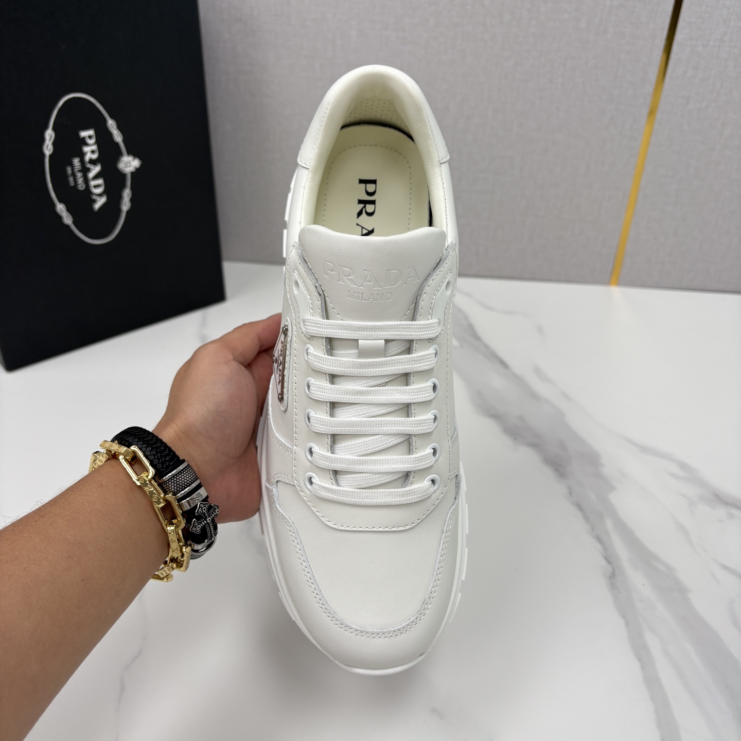 💋💍P 家新品 Prad* 普拉-达 新款男士小牛皮运动鞋出货！ 莞产猛货。经典三角标男士休闲运动鞋。采