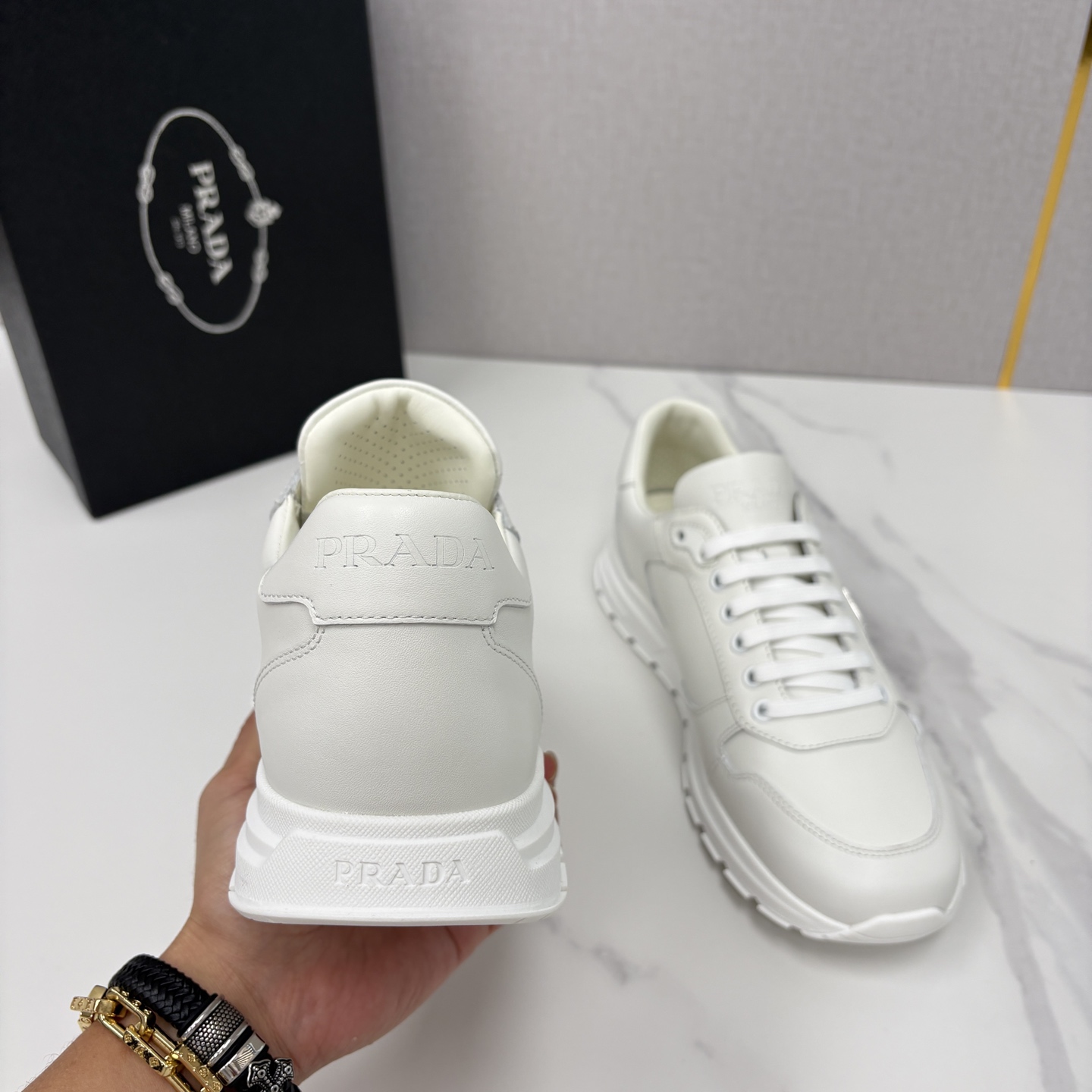 💋💍P 家新品 Prad* 普拉-达 新款男士小牛皮运动鞋出货！ 莞产猛货。经典三角标男士休闲运动鞋。采