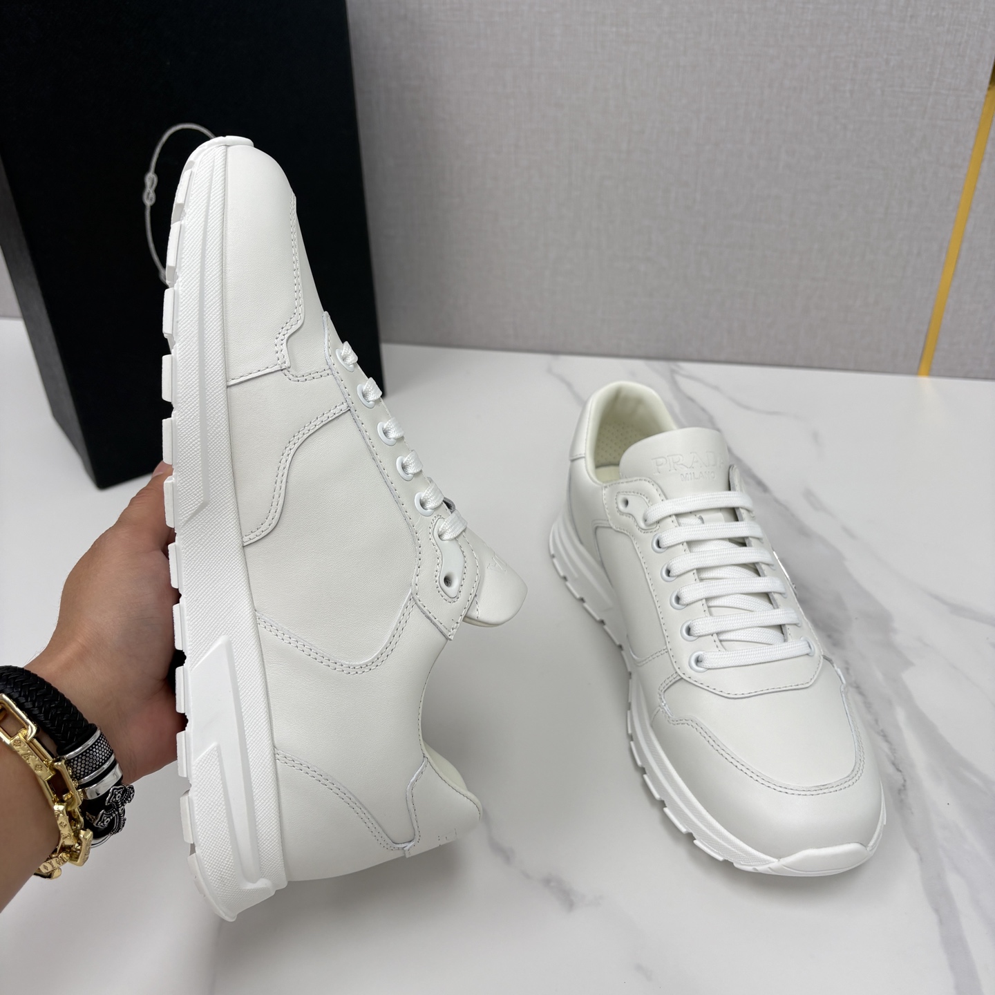 💋💍P 家新品 Prad* 普拉-达 新款男士小牛皮运动鞋出货！ 莞产猛货。经典三角标男士休闲运动鞋。采