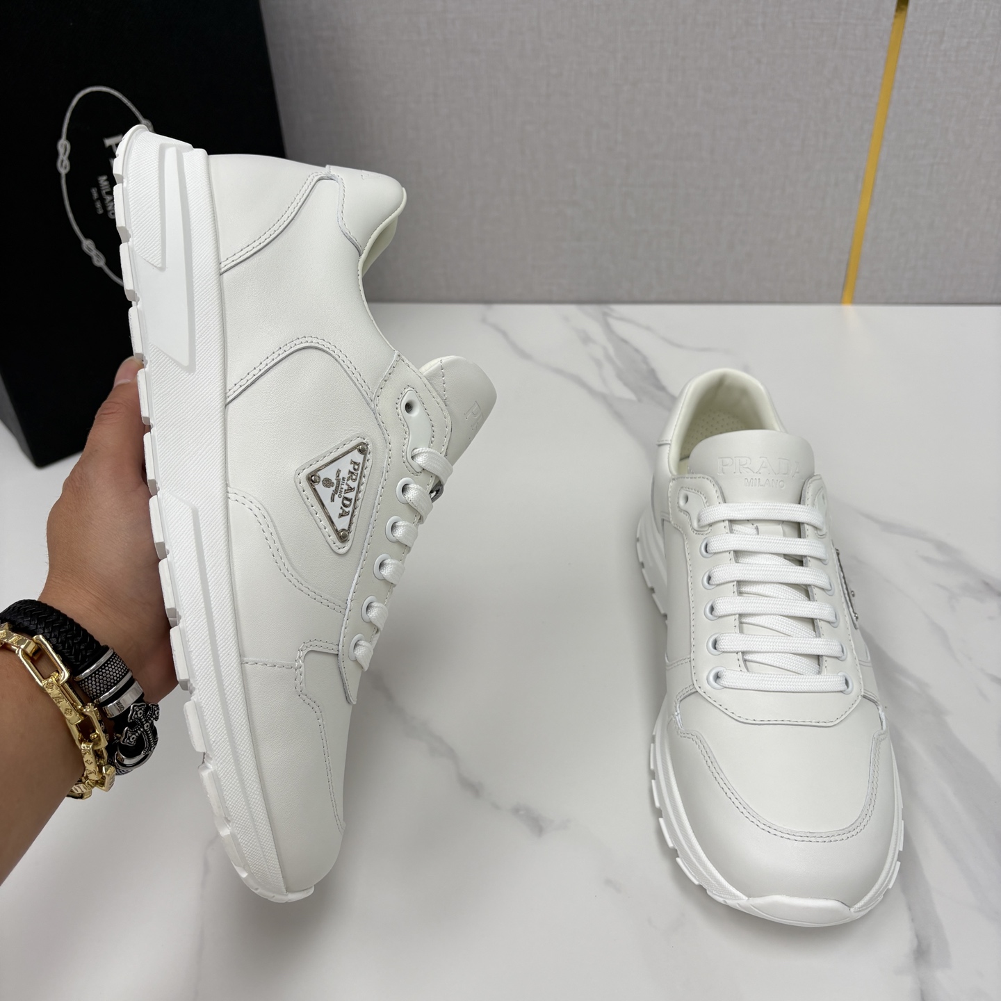 💋💍P 家新品 Prad* 普拉-达 新款男士小牛皮运动鞋出货！ 莞产猛货。经典三角标男士休闲运动鞋。采
