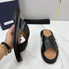 💋💍J.M.WESTO*N 威士-顿 法式轻奢新品交叉真皮凉拖 一双能穿出高级感的真皮拖鞋,通勤度 💋💍J.M.WESTO*N 威士-顿 法式轻奢新品交叉真皮凉拖 一双能穿出高级感的真皮拖鞋,通勤度