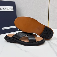 💋💍J.M.WESTO*N 威士-顿 法式轻奢新品交叉真皮凉拖 一双能穿出高级感的真皮拖鞋,通勤度 💋💍J.M.WESTO*N 威士-顿 法式轻奢新品交叉真皮凉拖 一双能穿出高级感的真皮拖鞋,通勤度