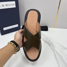 💋💍J.M.WESTO*N 威士-顿 法式轻奢新品交叉真皮凉拖 一双能穿出高级感的真皮拖鞋,通勤度 💋💍J.M.WESTO*N 威士-顿 法式轻奢新品交叉真皮凉拖 一双能穿出高级感的真皮拖鞋,通勤度