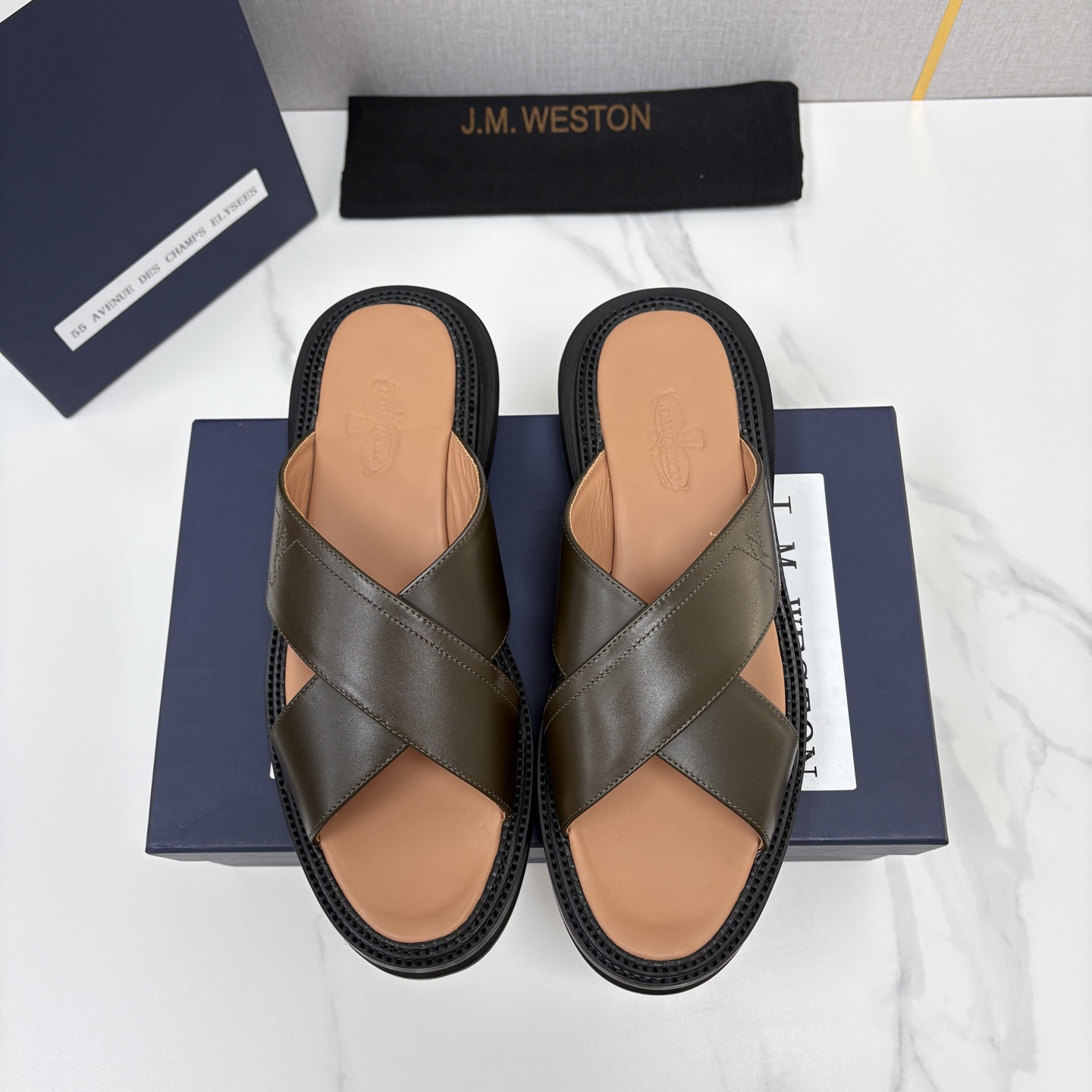 💋💍J.M.WESTO*N 威士-顿  法式轻奢新品交叉真皮凉拖   一双能穿出高级感的真皮拖鞋，通勤度