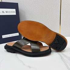 💋💍J.M.WESTO*N 威士-顿 法式轻奢新品交叉真皮凉拖 一双能穿出高级感的真皮拖鞋,通勤度 💋💍J.M.WESTO*N 威士-顿 法式轻奢新品交叉真皮凉拖 一双能穿出高级感的真皮拖鞋,通勤度