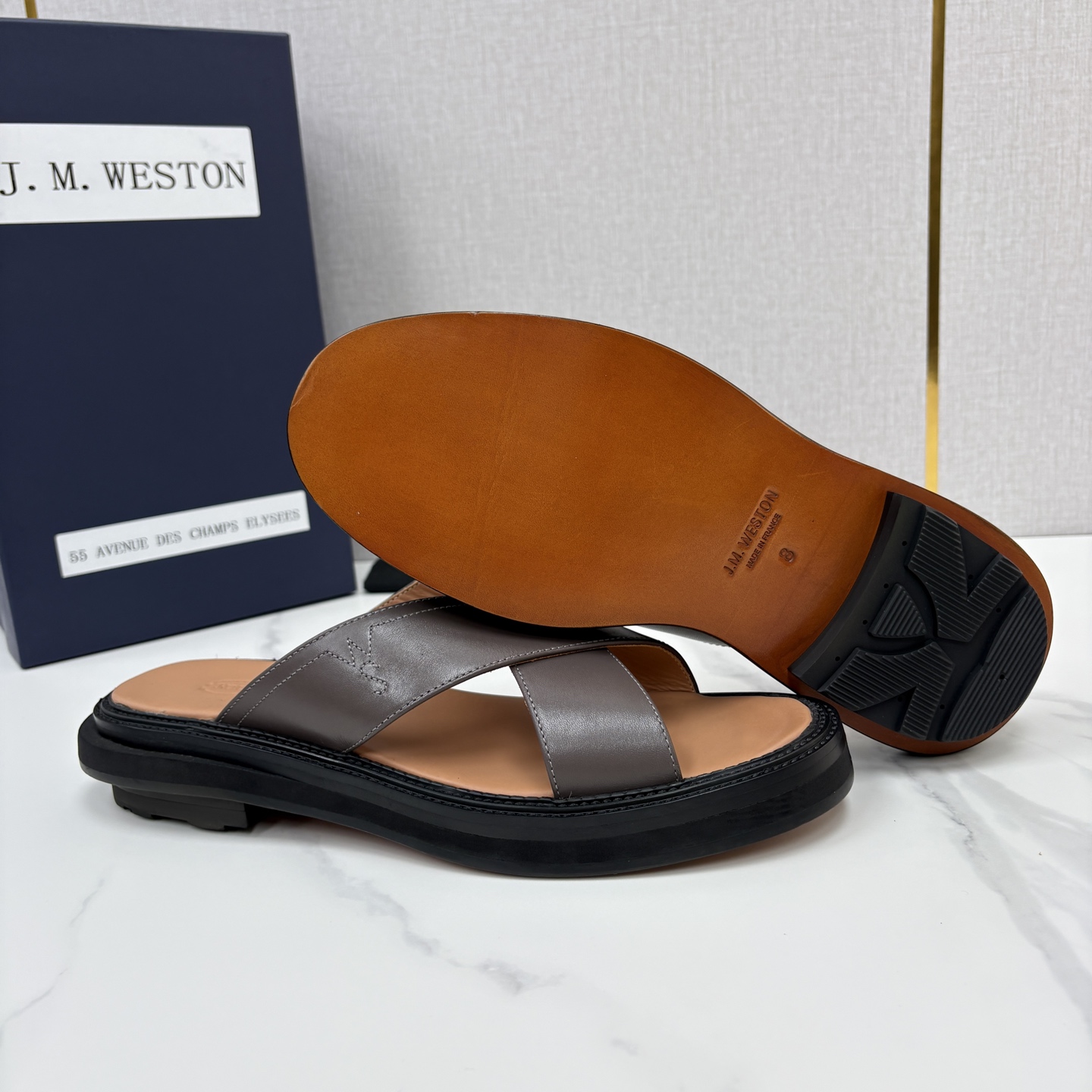 💋💍J.M.WESTO*N 威士-顿  法式轻奢新品交叉真皮凉拖   一双能穿出高级感的真皮拖鞋，通勤度