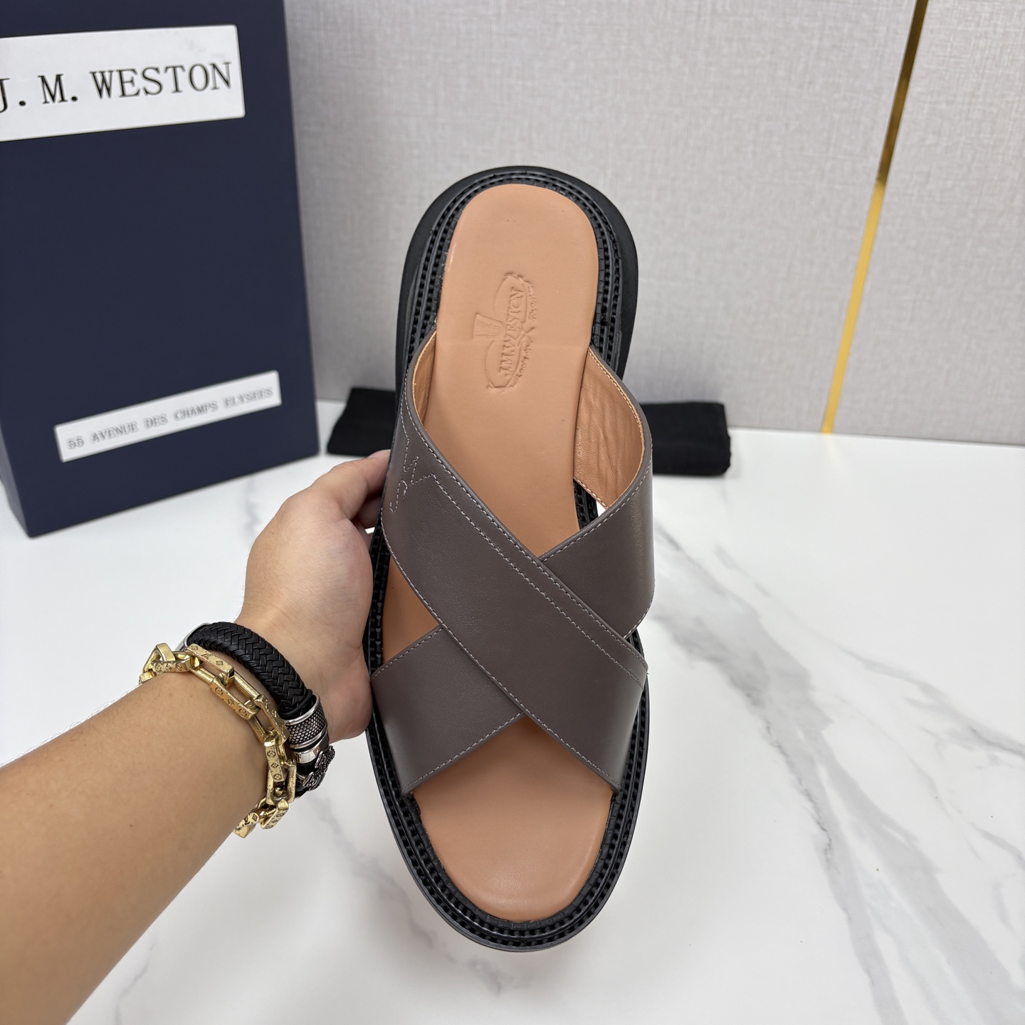 💋💍J.M.WESTO*N 威士-顿  法式轻奢新品交叉真皮凉拖   一双能穿出高级感的真皮拖鞋，通勤度