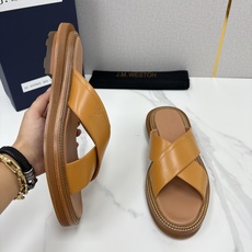 💋💍J.M.WESTO*N 威士-顿 法式轻奢新品交叉真皮凉拖 一双能穿出高级感的真皮拖鞋,通勤度 💋💍J.M.WESTO*N 威士-顿 法式轻奢新品交叉真皮凉拖 一双能穿出高级感的真皮拖鞋,通勤度