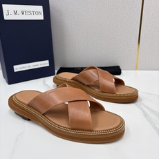 💋💍J.M.WESTO*N 威士-顿 法式轻奢新品交叉真皮凉拖 一双能穿出高级感的真皮拖鞋,通勤度 💋💍J.M.WESTO*N 威士-顿 法式轻奢新品交叉真皮凉拖 一双能穿出高级感的真皮拖鞋,通勤度