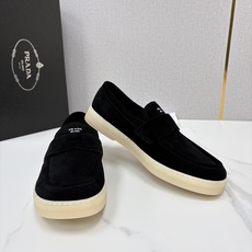 💋💍P家新品 PRAD* 普拉-达 男士绒面乐福鞋 意式优雅,一步到位 这双乐福鞋是标志性的优 💋💍P家新品 PRAD* 普拉-达 男士绒面乐福鞋 意式优雅,一步到位 这双乐福鞋是标志性的优