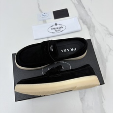 💋💍P家新品 PRAD* 普拉-达 男士绒面乐福鞋 意式优雅,一步到位 这双乐福鞋是标志性的优 💋💍P家新品 PRAD* 普拉-达 男士绒面乐福鞋 意式优雅,一步到位 这双乐福鞋是标志性的优