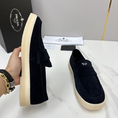 💋💍P家新品 PRAD* 普拉-达 男士绒面乐福鞋 意式优雅,一步到位 这双乐福鞋是标志性的优 💋💍P家新品 PRAD* 普拉-达 男士绒面乐福鞋 意式优雅,一步到位 这双乐福鞋是标志性的优