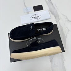💋💍P家新品 PRAD* 普拉-达 男士绒面乐福鞋 意式优雅,一步到位 这双乐福鞋是标志性的优 💋💍P家新品 PRAD* 普拉-达 男士绒面乐福鞋 意式优雅,一步到位 这双乐福鞋是标志性的优