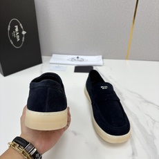 💋💍P家新品 PRAD* 普拉-达 男士绒面乐福鞋 意式优雅,一步到位 这双乐福鞋是标志性的优 💋💍P家新品 PRAD* 普拉-达 男士绒面乐福鞋 意式优雅,一步到位 这双乐福鞋是标志性的优