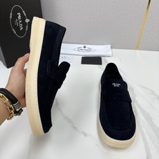 💋💍P家新品 PRAD* 普拉-达 男士绒面乐福鞋 意式优雅,一步到位 这双乐福鞋是标志性的优 💋💍P家新品 PRAD* 普拉-达 男士绒面乐福鞋 意式优雅,一步到位 这双乐福鞋是标志性的优