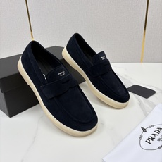 💋💍P家新品 PRAD* 普拉-达 男士绒面乐福鞋 意式优雅,一步到位 这双乐福鞋是标志性的优 💋💍P家新品 PRAD* 普拉-达 男士绒面乐福鞋 意式优雅,一步到位 这双乐福鞋是标志性的优