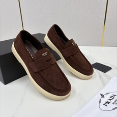 💋💍P家新品 PRAD* 普拉-达 男士绒面乐福鞋 意式优雅,一步到位 这双乐福鞋是标志性的优 💋💍P家新品 PRAD* 普拉-达 男士绒面乐福鞋 意式优雅,一步到位 这双乐福鞋是标志性的优