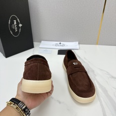 💋💍P家新品 PRAD* 普拉-达 男士绒面乐福鞋 意式优雅,一步到位 这双乐福鞋是标志性的优 💋💍P家新品 PRAD* 普拉-达 男士绒面乐福鞋 意式优雅,一步到位 这双乐福鞋是标志性的优
