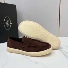 💋💍P家新品 PRAD* 普拉-达 男士绒面乐福鞋 意式优雅,一步到位 这双乐福鞋是标志性的优 💋💍P家新品 PRAD* 普拉-达 男士绒面乐福鞋 意式优雅,一步到位 这双乐福鞋是标志性的优