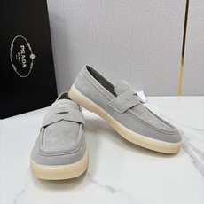 💋💍P家新品 PRAD* 普拉-达 男士绒面乐福鞋 意式优雅,一步到位 这双乐福鞋是标志性的优 💋💍P家新品 PRAD* 普拉-达 男士绒面乐福鞋 意式优雅,一步到位 这双乐福鞋是标志性的优