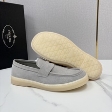 💋💍P家新品 PRAD* 普拉-达 男士绒面乐福鞋 意式优雅,一步到位 这双乐福鞋是标志性的优 💋💍P家新品 PRAD* 普拉-达 男士绒面乐福鞋 意式优雅,一步到位 这双乐福鞋是标志性的优