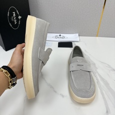 💋💍P家新品 PRAD* 普拉-达 男士绒面乐福鞋 意式优雅,一步到位 这双乐福鞋是标志性的优 💋💍P家新品 PRAD* 普拉-达 男士绒面乐福鞋 意式优雅,一步到位 这双乐福鞋是标志性的优