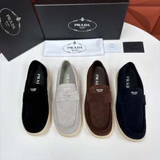 💋💍P家新品 PRAD* 普拉-达 男士绒面乐福鞋 意式优雅,一步到位 这双乐福鞋是标志性的优 💋💍P家新品 PRAD* 普拉-达 男士绒面乐福鞋 意式优雅,一步到位 这双乐福鞋是标志性的优