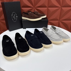 💋💍P家新品 PRAD* 普拉-达 男士绒面乐福鞋 意式优雅,一步到位 这双乐福鞋是标志性的优 💋💍P家新品 PRAD* 普拉-达 男士绒面乐福鞋 意式优雅,一步到位 这双乐福鞋是标志性的优