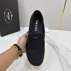 💋💍P家新品 PRAD* 普拉-达 男士帆布乐福鞋 意式优雅,一步到位 这双乐福鞋是标志性的优 💋💍P家新品 PRAD* 普拉-达 男士帆布乐福鞋 意式优雅,一步到位 这双乐福鞋是标志性的优