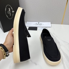💋💍P家新品 PRAD* 普拉-达 男士帆布乐福鞋 意式优雅,一步到位 这双乐福鞋是标志性的优 💋💍P家新品 PRAD* 普拉-达 男士帆布乐福鞋 意式优雅,一步到位 这双乐福鞋是标志性的优