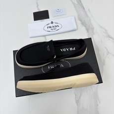 💋💍P家新品 PRAD* 普拉-达 男士帆布乐福鞋 意式优雅,一步到位 这双乐福鞋是标志性的优 💋💍P家新品 PRAD* 普拉-达 男士帆布乐福鞋 意式优雅,一步到位 这双乐福鞋是标志性的优