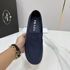 💋💍P家新品 PRAD* 普拉-达 男士帆布乐福鞋 意式优雅,一步到位 这双乐福鞋是标志性的优 💋💍P家新品 PRAD* 普拉-达 男士帆布乐福鞋 意式优雅,一步到位 这双乐福鞋是标志性的优