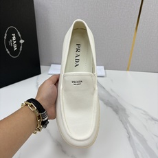 💋💍P家新品 PRAD* 普拉-达 男士帆布乐福鞋 意式优雅,一步到位 这双乐福鞋是标志性的优 💋💍P家新品 PRAD* 普拉-达 男士帆布乐福鞋 意式优雅,一步到位 这双乐福鞋是标志性的优