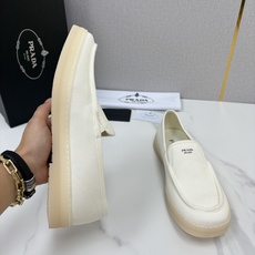 💋💍P家新品 PRAD* 普拉-达 男士帆布乐福鞋 意式优雅,一步到位 这双乐福鞋是标志性的优 💋💍P家新品 PRAD* 普拉-达 男士帆布乐福鞋 意式优雅,一步到位 这双乐福鞋是标志性的优