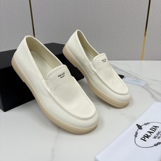 💋💍P家新品 PRAD* 普拉-达 男士帆布乐福鞋 意式优雅,一步到位 这双乐福鞋是标志性的优 💋💍P家新品 PRAD* 普拉-达 男士帆布乐福鞋 意式优雅,一步到位 这双乐福鞋是标志性的优