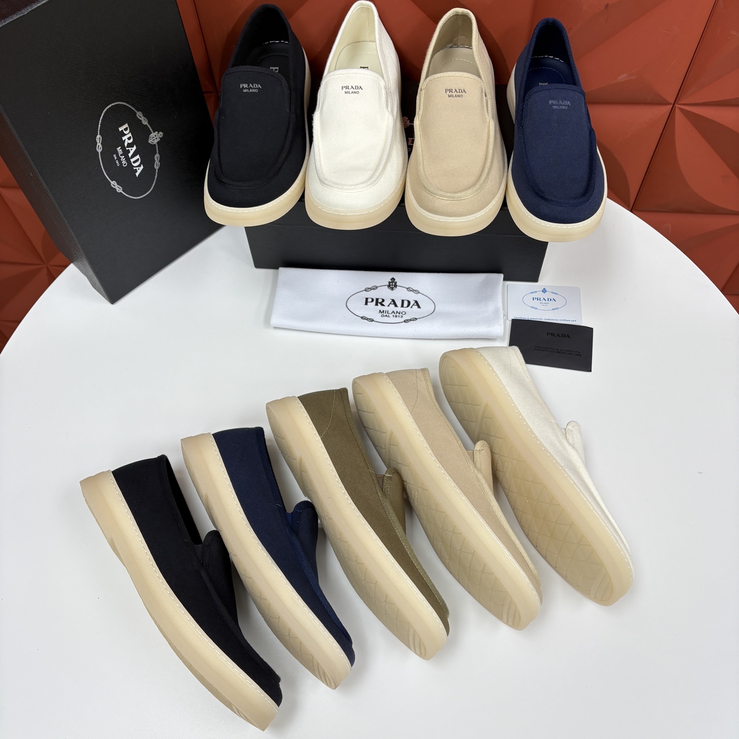 💋💍P家新品  PRAD* 普拉-达  男士帆布乐福鞋   意式优雅，一步到位  这双乐福鞋是标志性的优