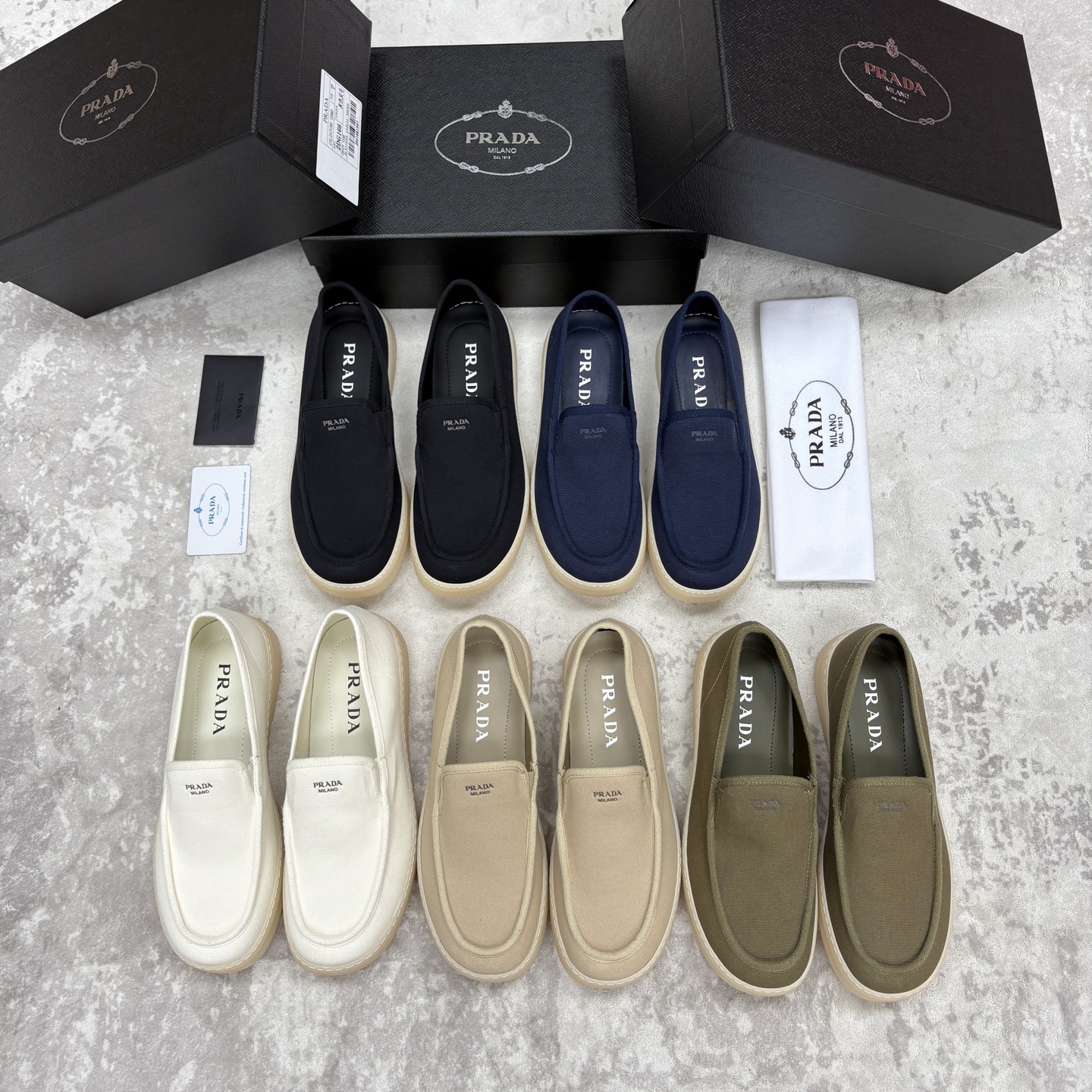 💋💍P家新品  PRAD* 普拉-达  男士帆布乐福鞋   意式优雅，一步到位  这双乐福鞋是标志性的优