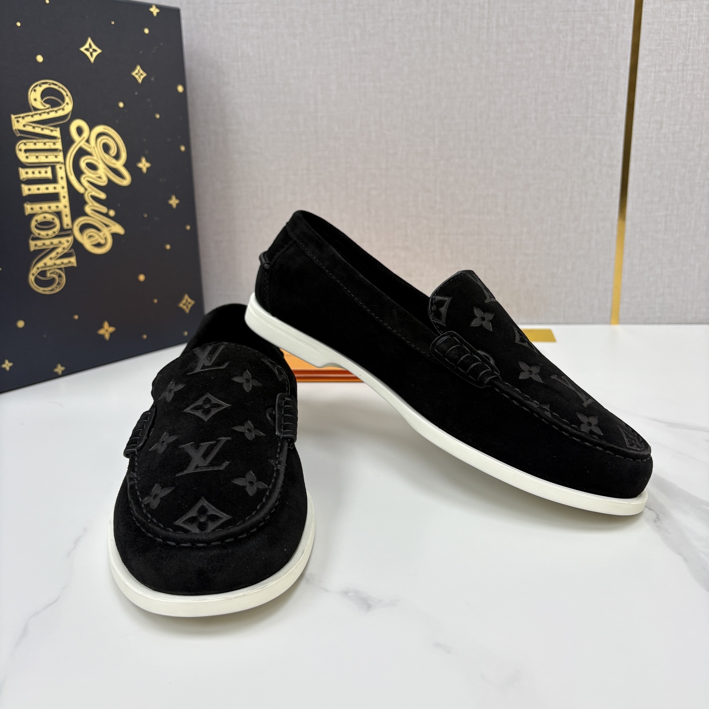💋💍L 家新品 LOU*S  VUITTO*  新品男士休闲乐福鞋    甄选进口开边珠牛皮/反绒牛皮制