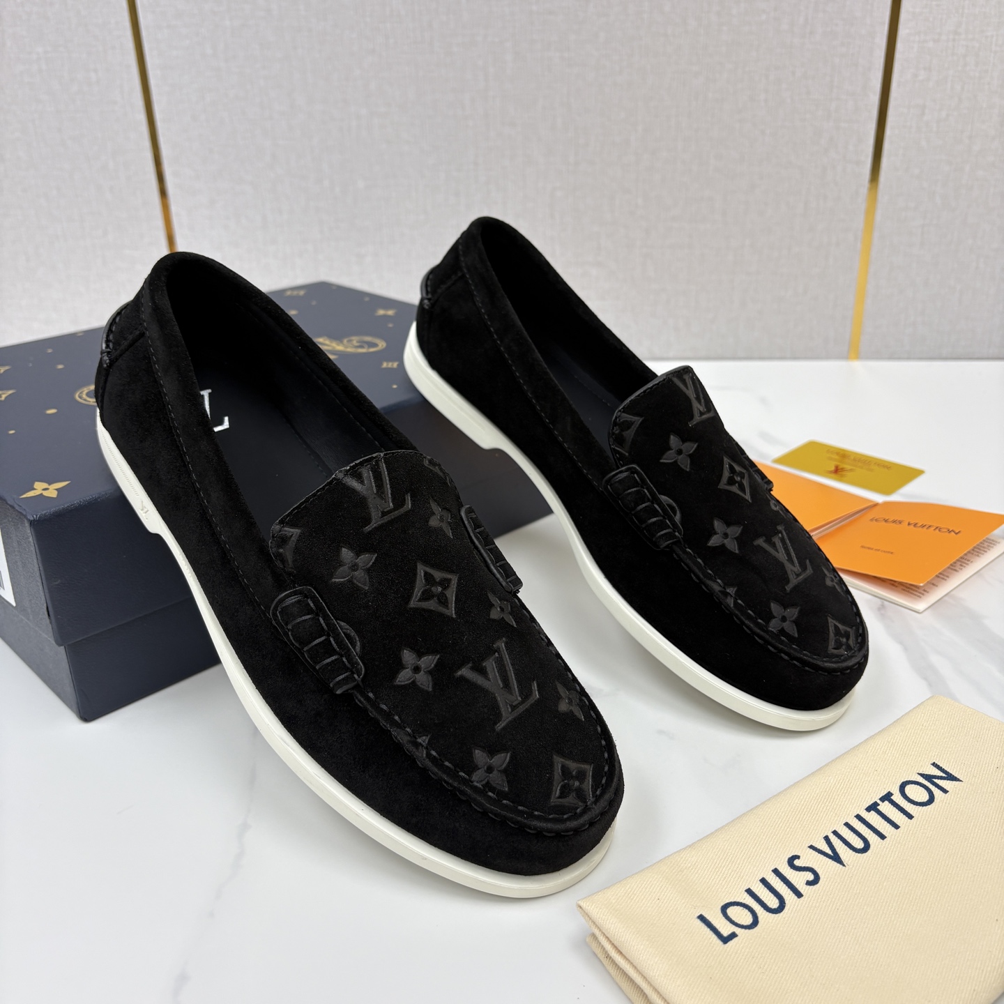 💋💍L 家新品 LOU*S  VUITTO*  新品男士休闲乐福鞋    甄选进口开边珠牛皮/反绒牛皮制