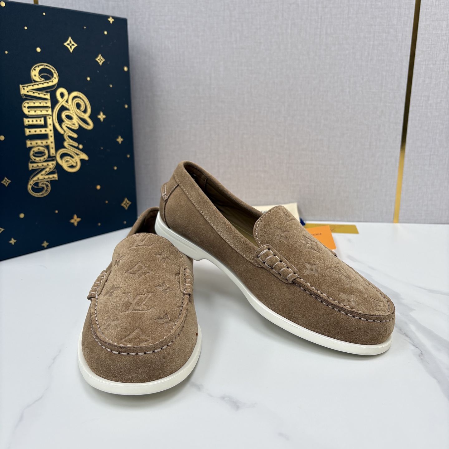 💋💍L 家新品 LOU*S  VUITTO*  新品男士休闲乐福鞋    甄选进口开边珠牛皮/反绒牛皮制