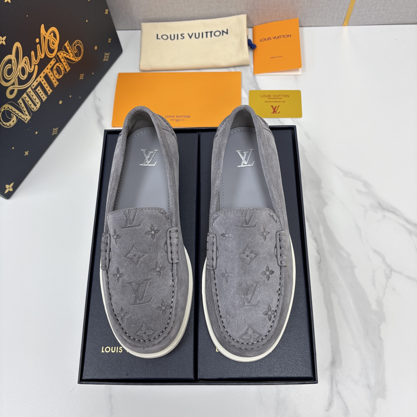 💋💍L 家新品 LOU*S  VUITTO*  新品男士休闲乐福鞋    甄选进口开边珠牛皮/反绒牛皮制