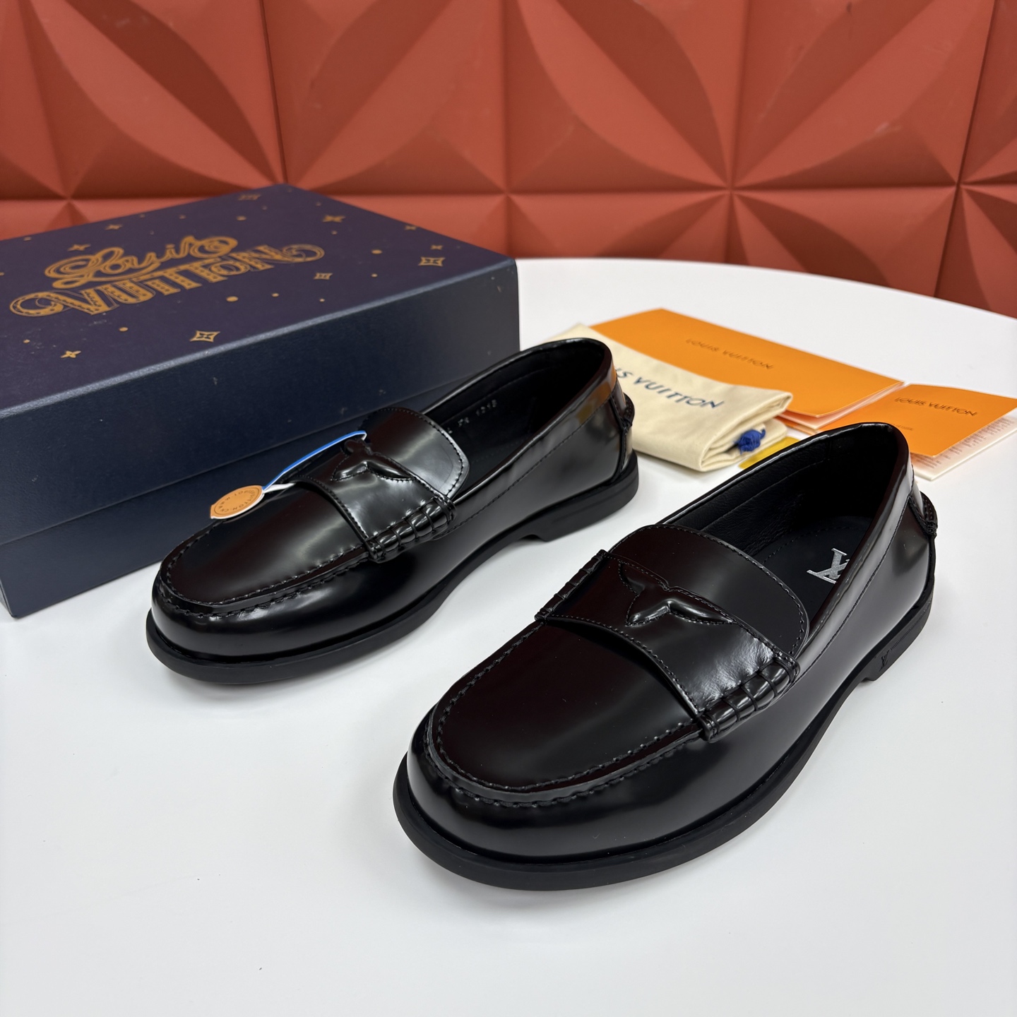 💋💍L 家新品 LOU*S  VUITTO*  新品男士休闲乐福鞋    甄选进口荔枝纹/开边珠牛皮/反