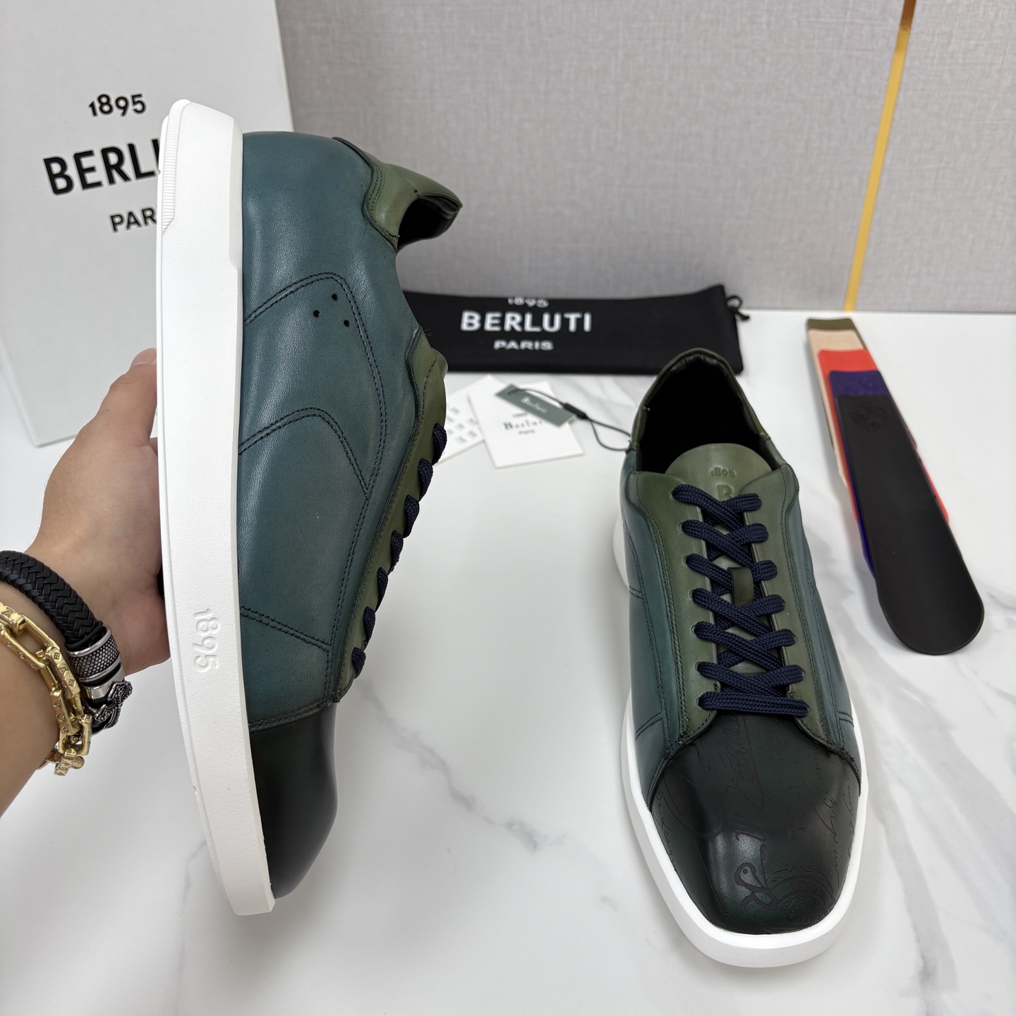 💋💍Berlut* 布鲁提 新款刀锋造型板鞋来袭 新品Stellar Scritto刺青手绘图纹休闲运动鞋 官 💋💍Berlut* 布鲁提 新款刀锋造型板鞋来袭 新品Stellar Scritto刺青手绘图纹休闲运动鞋 官