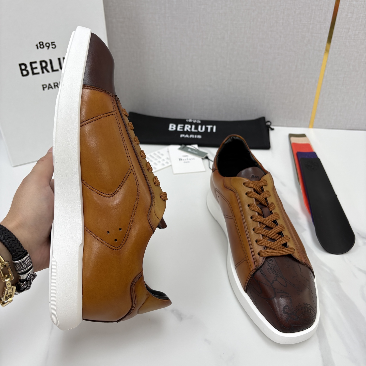 💋💍Berlut* 布鲁提 新款刀锋造型板鞋来袭 新品Stellar Scritto刺青手绘图纹休闲运动鞋 官 💋💍Berlut* 布鲁提 新款刀锋造型板鞋来袭 新品Stellar Scritto刺青手绘图纹休闲运动鞋 官