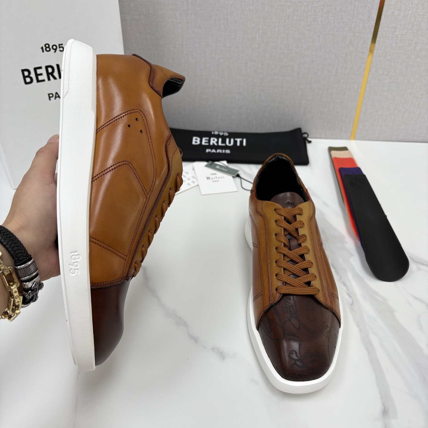 💋💍Berlut* 布鲁提 新款刀锋造型板鞋来袭 新品Stellar Scritto刺青手绘图纹休闲运动鞋 官 💋💍Berlut* 布鲁提 新款刀锋造型板鞋来袭 新品Stellar Scritto刺青手绘图纹休闲运动鞋 官