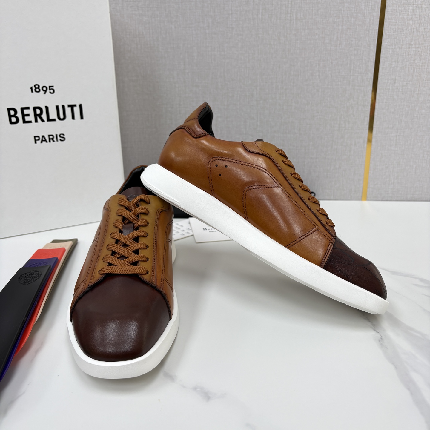 💋💍Berlut* 布鲁提 新款刀锋造型板鞋来袭 新品Stellar Scritto刺青手绘图纹休闲运动鞋 官 💋💍Berlut* 布鲁提 新款刀锋造型板鞋来袭 新品Stellar Scritto刺青手绘图纹休闲运动鞋 官