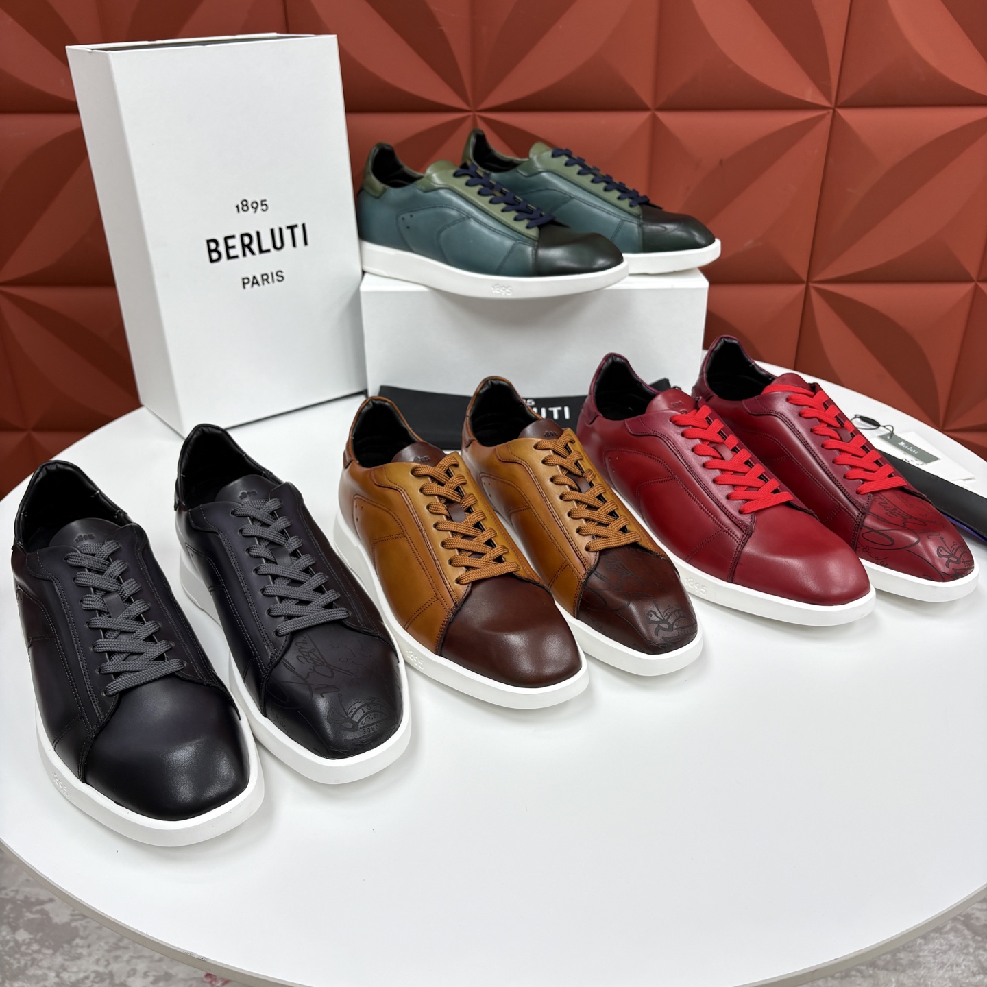 💋💍Berlut* 布鲁提 新款刀锋造型板鞋来袭 新品Stellar Scritto刺青手绘图纹休闲运动鞋 官 💋💍Berlut* 布鲁提 新款刀锋造型板鞋来袭 新品Stellar Scritto刺青手绘图纹休闲运动鞋 官