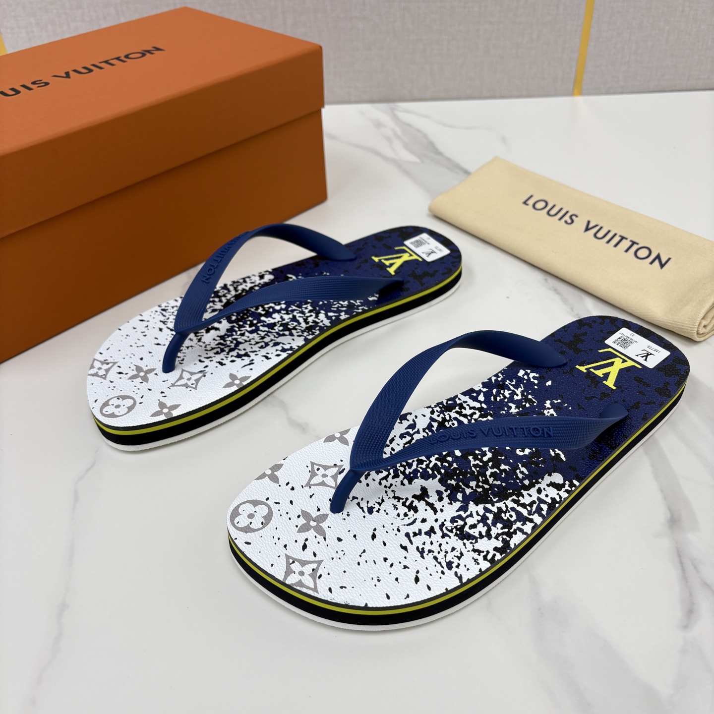 💋💍L家经典款 代购级 ☄️MOLITOR 人字拖鞋  夏日的必备鞋款，L*V这款防水橡胶拖鞋，独家私模定制 中底加入耐