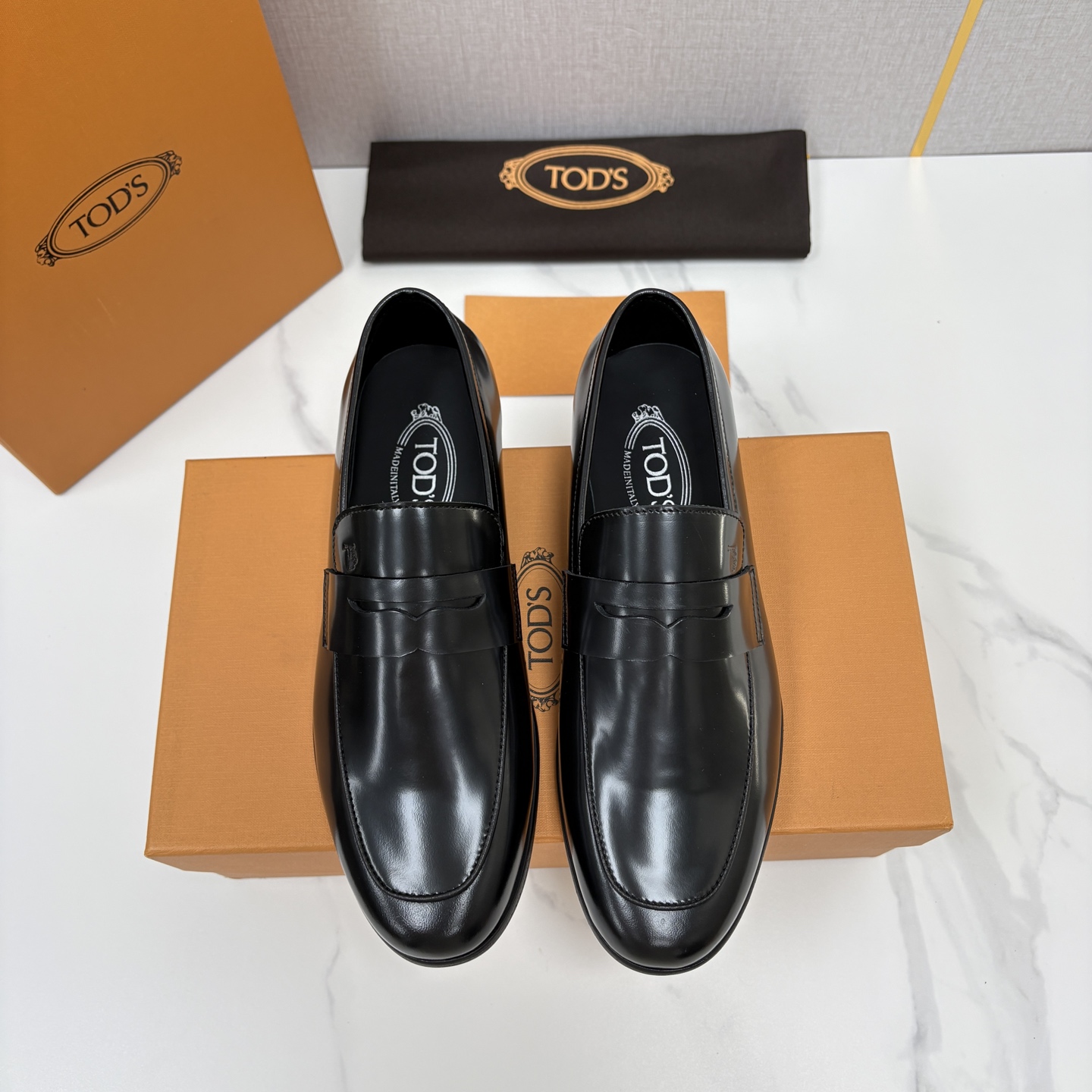 💋💍TOD*S 新品  托德-斯  皮革乐福鞋  官方   6,180   本款乐福鞋以柔软反牛皮革/牛皮/开边珠制成，